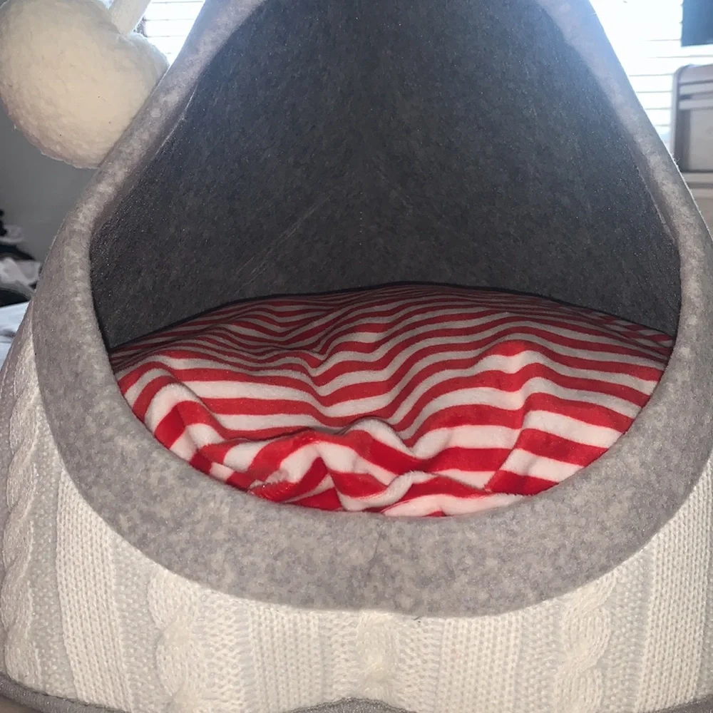 Hersheys shake pet bed